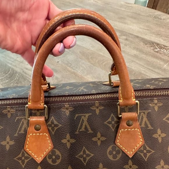 Authentic LOUIS VUITTON Monogram Speedy 40 with Lock (no key) - Picture 4 of 10